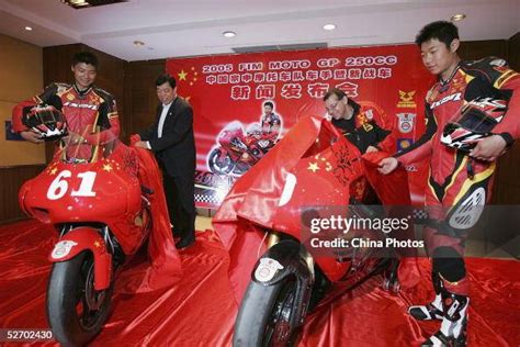 Zongshen motorcycle racing team riders Wang Zhu , Li Zhengpeng and ...