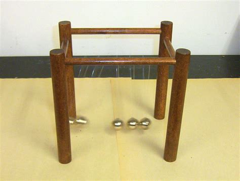 St Lawrence University Physics Lecture Demos Newton S Cradle