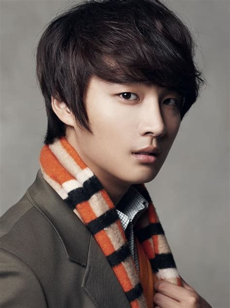 Yoon Shi Yoon 2022 Wallpaper