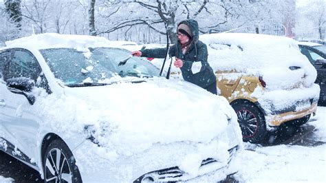 Wintereinbruch in Deutschland Wetter im November bringt Schnee Glätte