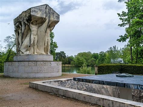 Lyon Au parc de la Tête d Or cette île abrite un incroyable monument