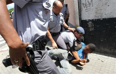 Polícia Em Sp Prende Mais Pessoas Negras Por Uso De Drogas Com Base Em