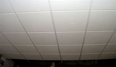 Faux Plafond Suspendu En Dalles Isolantes