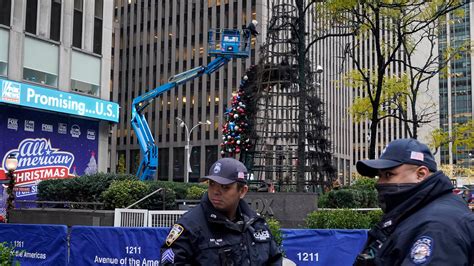 Fox News Replaces Christmas Tree That Went Up in Flames - The New York