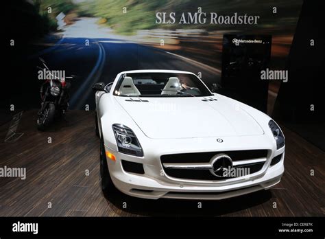 White mercedes convertible car hi-res stock photography and images - Alamy