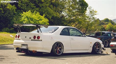 Stanced Skyline R33