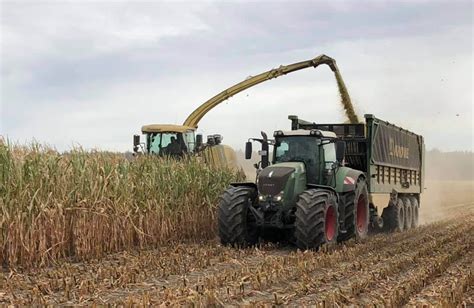 Ernte Auf Gut Hohen Luckow Mit Claas John Deere Und Case Agrarheute