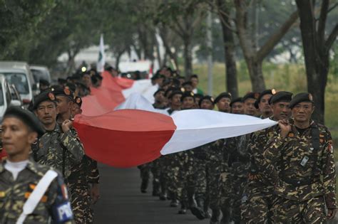 Kirab Bendera 72 Meter Meriahkan Perayaan Hari Jadi Kabupaten Bekasi