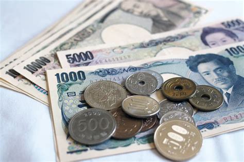 Billetes De Yen Japoneses Y Monedas De Yenes Japoneses Por Concepto De