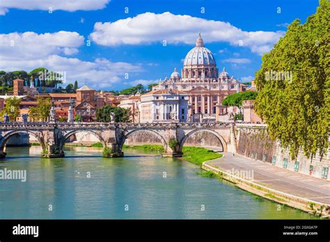 Basilica Di San Pietro E Basilica Di San Pietro Immagini E Fotografie