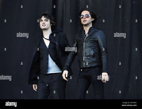 Carl Barat And Pete Doherty Of The Libertines Performing At The Leeds