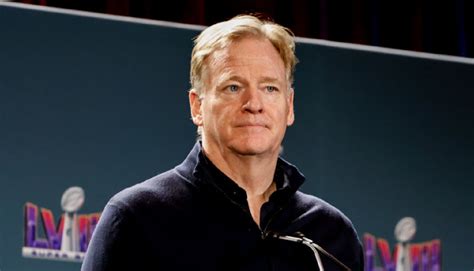 Roger Goodell Gets Loudly Booed Even After Walking Out With Eminem In ...