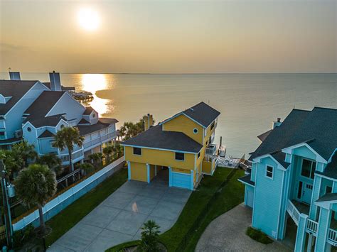 BAYFRONT RETREAT | Galveston Island Resort Rentals