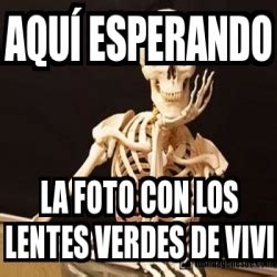 Meme Personalizado Aqu Esperando La Foto Con Los Lentes Verdes De