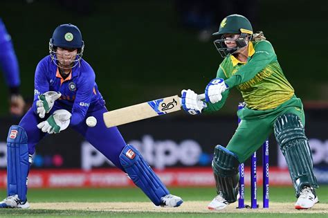 Mignon du Preez cuts one | ESPNcricinfo.com