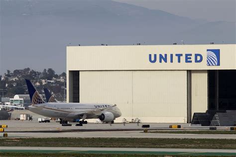 Boeing's 787 Dreamliner Does A Near-Vertical Takeoff | HuffPost Life