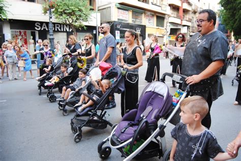 Desfile De Abanderadas Y Ofrenda Floral Del Bando Cristiano En Las