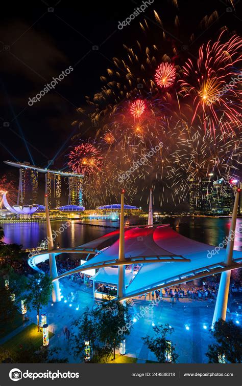 Fireworks in downtown SIngapore – Stock Editorial Photo © netfalls ...