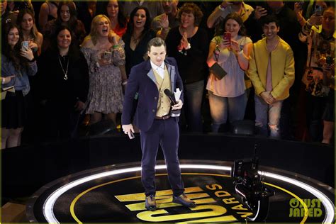 Morgan Wallen Wins Album Of The Year At Acm Awards One Year After