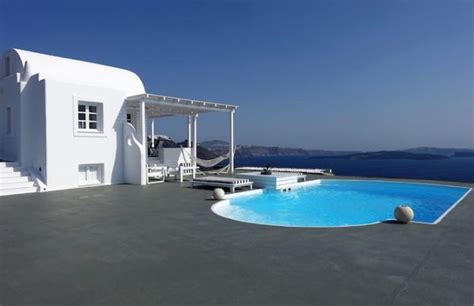 WHERE TO STAY in OIA - SantoriniDave.com