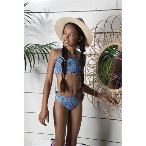 Hot Sexy Bonnie Zomer Bikini Pics