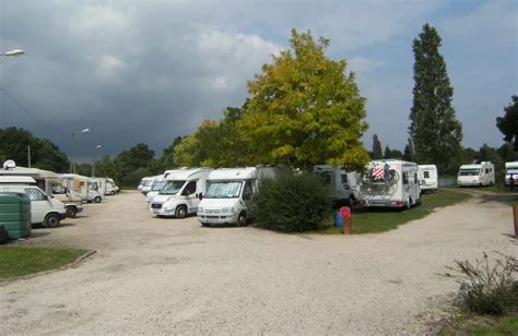 Aire de stationnement et de services pour camping cars La Ferté