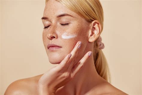 The Crucial Role Of Moisturizer In Makeup Application Unveiling The