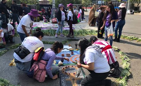 25N Feministas Realizan Una Ofrenda En La Glorieta De La Mujeres Que