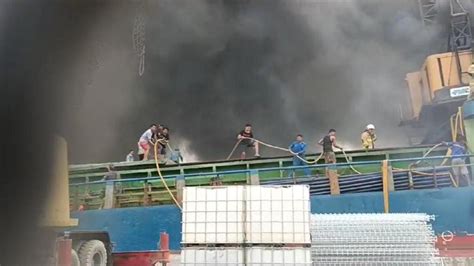 Satu Kapal Kargo Di Pelabuhan Sunda Kelapa Terbakar Sudah Berhasil