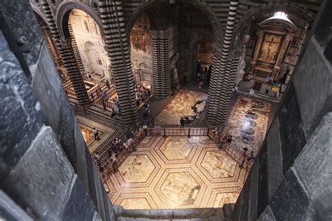 Come in cielo e così in terra lo straordinario pavimento del Duomo di