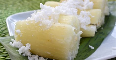 Steamed Tapioca With Sugar And Coconut