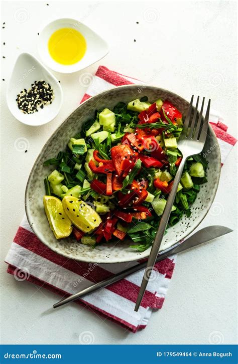 Ensalada De Verduras Orgánicas Foto de archivo Imagen de germen