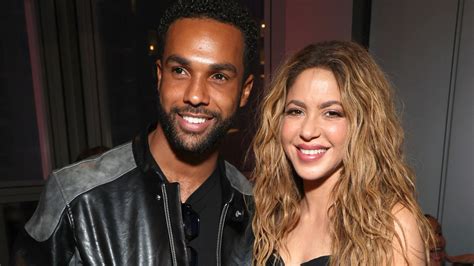 Shakira Y Lucien Laviscount Est N Saliendo As Fueron Captados En