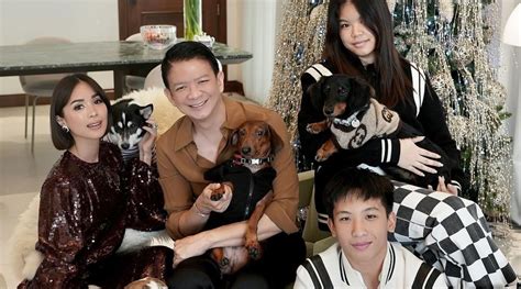 Heart Evangelista, Chiz Escudero Create a Family Christmas Photo