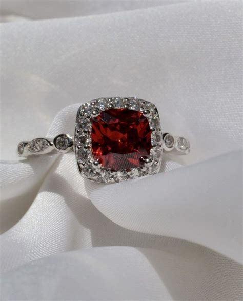 Anillo Sevilla Rojo Granate Anillo de Compromiso Mucha Plata México