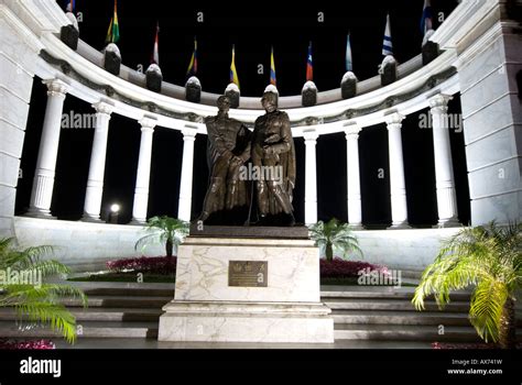Rotonda Statues Malecon 2000 Guayaquil Ecuador Famous Tourist