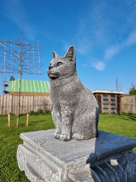 Statue, Large Cat - Hand-painted - 28.5 cm - concrete - Catawiki