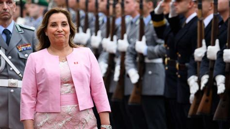 Boluarte presidenta de Perú deberá responder a la fiscalía por sus