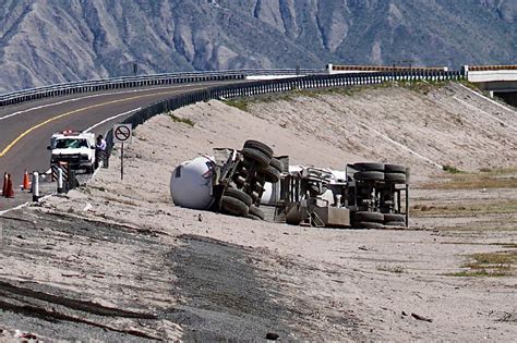 Pipa cargada con combustible vuelca en el Libramiento Norte de Torreón