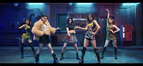 마. 피. 아 ♧︎ ITZY 6TH MEMBER | Itzy, Music videos, Kawaii fashion outfits