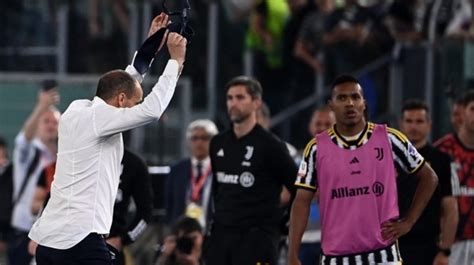 Antar Juventus Juara Coppa Italia Massimiliano Allegri Diskors Dua Laga