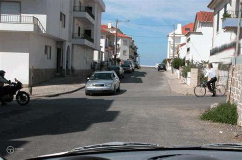 Qual deve ser o último veículo a avançar nesta intersecção 333