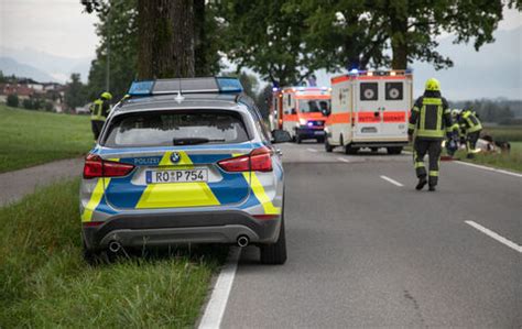 Grabenst Tt Ferrari Fahrer Kracht Bei Unfall An Baum Und Wird Schwer