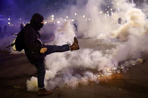 Francia Cincuenta Personas Detenidas En Par S Por Las Protestas