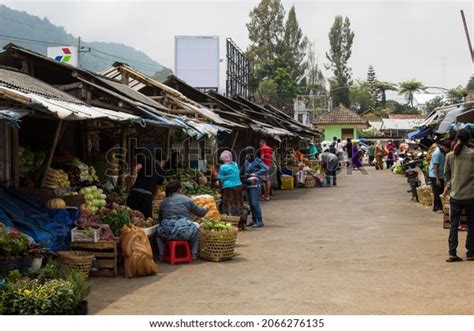 3,168 Pasar Tradisional Indonesia Images, Stock Photos, 3D objects, & Vectors | Shutterstock