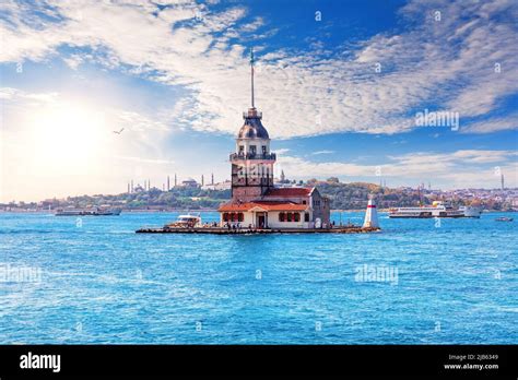 Famosa Torre de la Doncella Bósforo Mar de Mármara Estambul Turquía