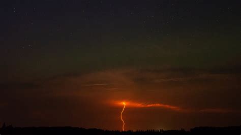 Rare Red Lightning Photographed In Canada What Caused It Kansas