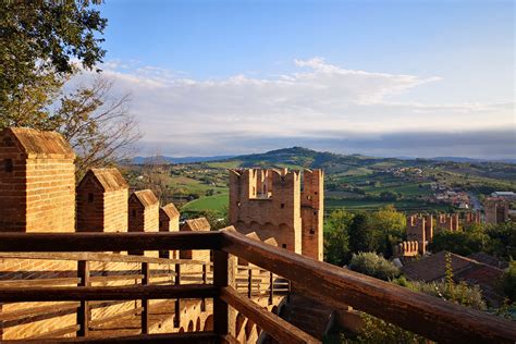 Visitare Il Castello Di Gradara Con I Bambini La Luna Di Carta