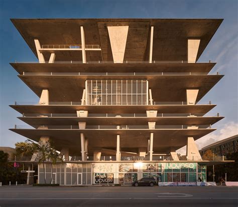 Christian Santiago: Architectural Photographer / Filmmaker