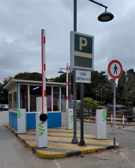 Palermo Incredibile A Villa Sofia Il Parcheggio Non Autorizzato E